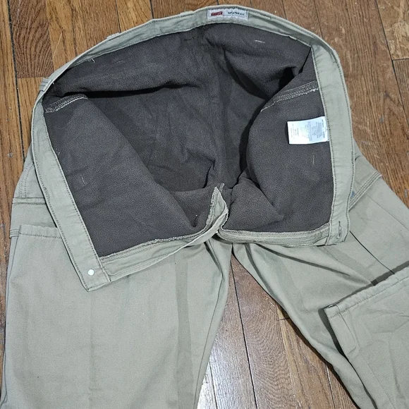 Wrangler Five Star Heritage Relaxed Fit cargo pants with fleece lining for men - Picture 16 of 16